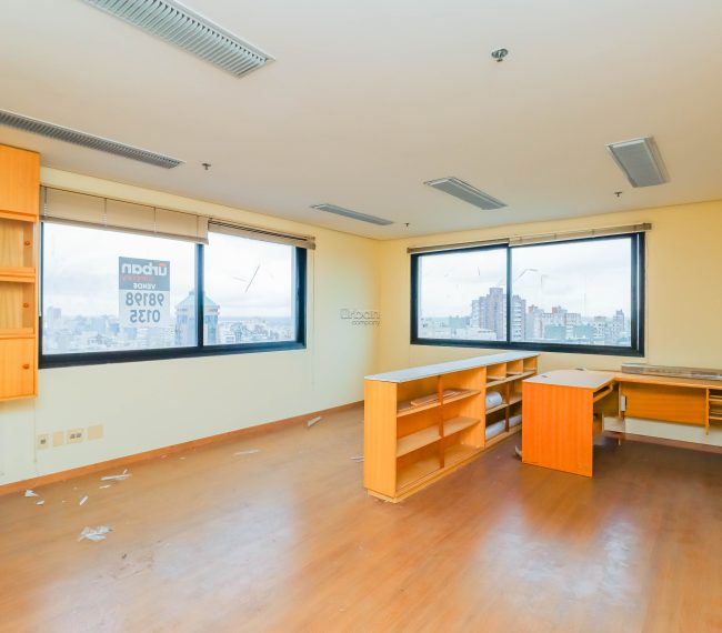 Sala com 30m², 1 vaga, no bairro Higienópolis em Porto Alegre