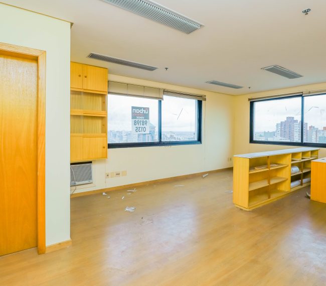 Sala com 30m², 1 vaga, no bairro Higienópolis em Porto Alegre