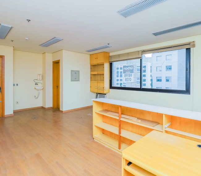 Sala com 30m², 1 vaga, no bairro Higienópolis em Porto Alegre