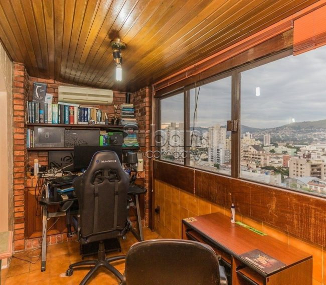 Cobertura com 284m², 3 quartos, 1 suíte, 2 vagas, no bairro Mont Serrat em Porto Alegre