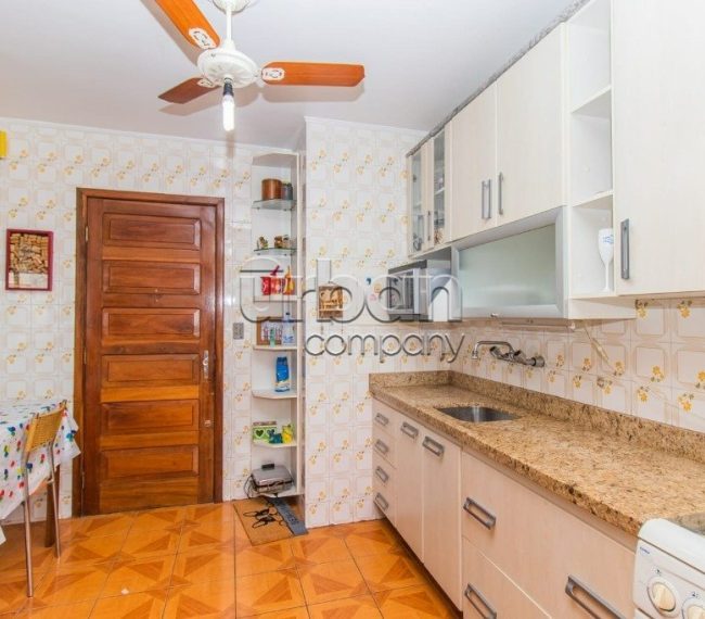 Apartamento com 77m², 2 quartos, 1 vaga, no bairro Passo da Areia em Porto Alegre