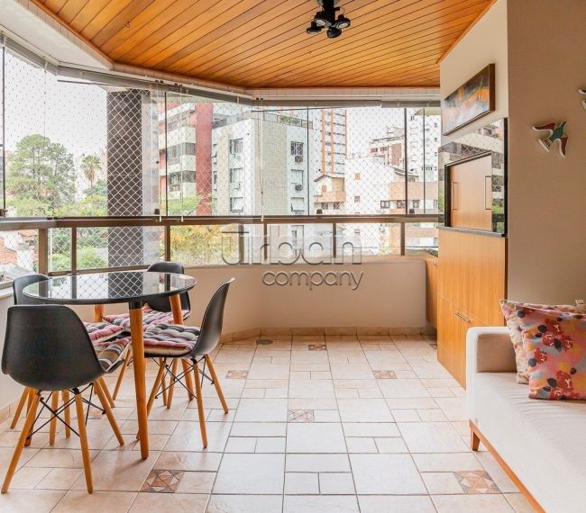 Apartamento com 131m², 3 quartos, 1 suíte, 2 vagas, no bairro Bela Vista em Porto Alegre