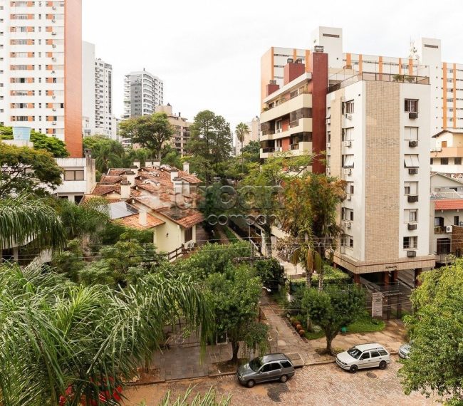 Apartamento com 131m², 3 quartos, 1 suíte, 2 vagas, no bairro Bela Vista em Porto Alegre