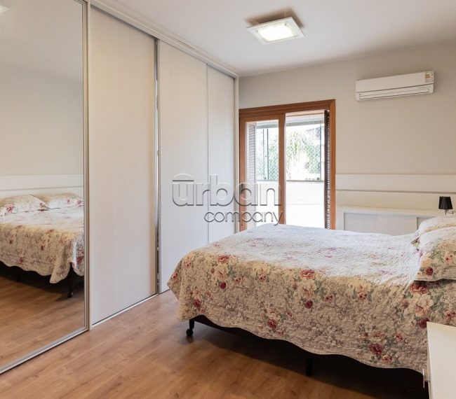 Apartamento com 131m², 3 quartos, 1 suíte, 2 vagas, no bairro Bela Vista em Porto Alegre