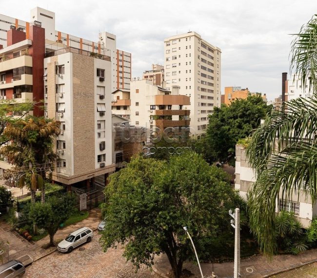 Apartamento com 131m², 3 quartos, 1 suíte, 2 vagas, no bairro Bela Vista em Porto Alegre