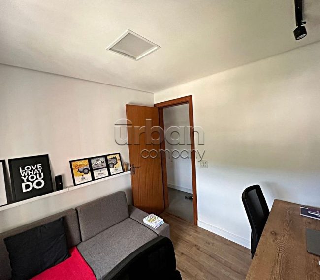 Apartamento com 75m², 3 quartos, 1 suíte, 2 vagas, no bairro Partenon em Porto Alegre