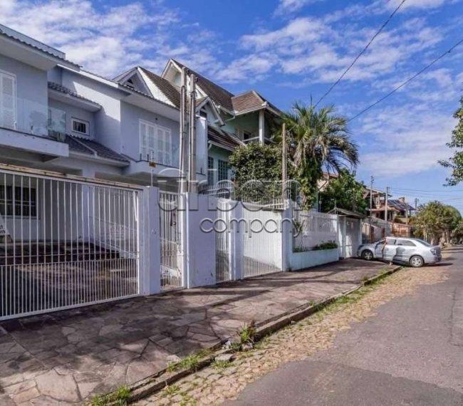 Casa com 144m², 2 quartos, 2 vagas, no bairro Jardim Itu-Sabará em Porto Alegre