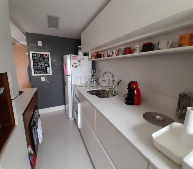 Apartamento com 62m², 2 quartos, 1 suíte, 1 vaga, no bairro Passo da Areia em Porto Alegre