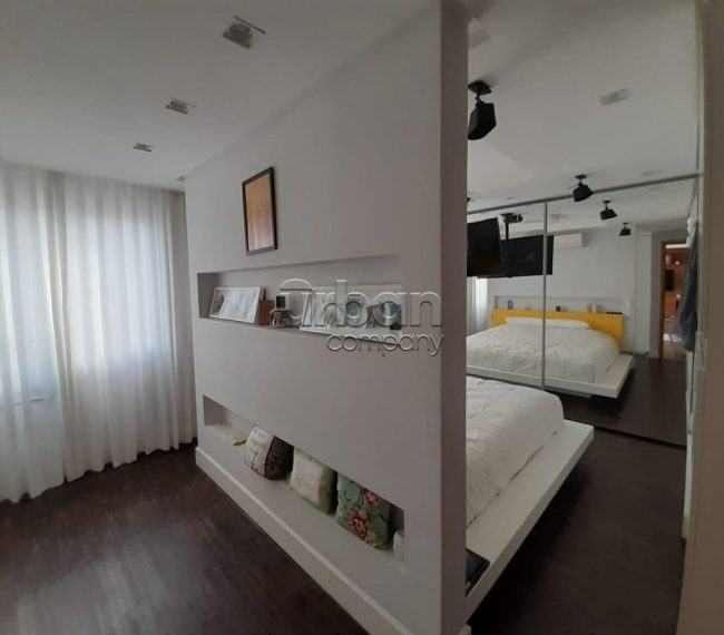 Apartamento com 62m², 2 quartos, 1 suíte, 1 vaga, no bairro Passo da Areia em Porto Alegre