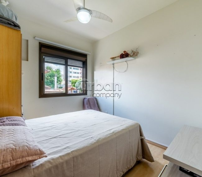 Apartamento com 81m², 3 quartos, 1 suíte, 2 vagas, no bairro Passo da Areia em Porto Alegre