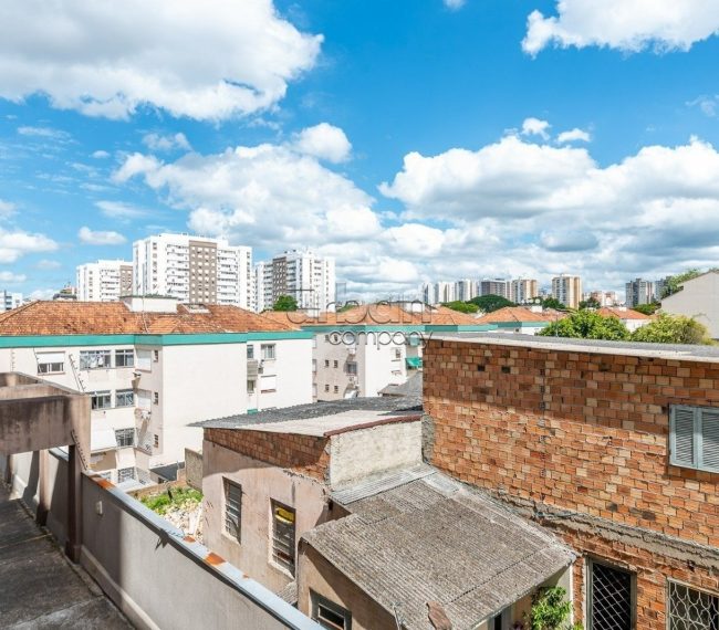 Apartamento com 81m², 3 quartos, 1 suíte, 2 vagas, no bairro Passo da Areia em Porto Alegre