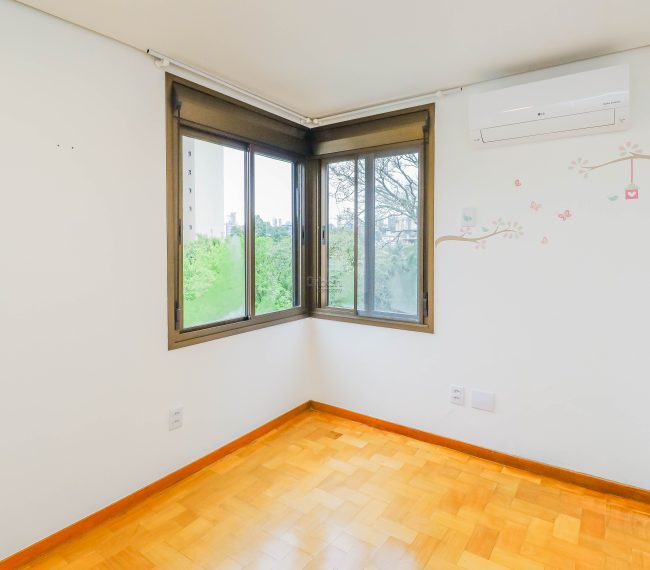 Apartamento com 82m², 3 quartos, 1 suíte, 2 vagas, no bairro Petrópolis em Porto Alegre