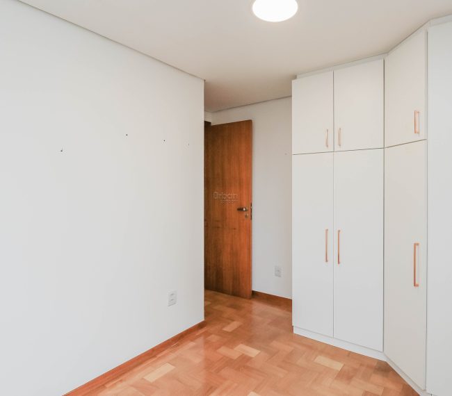 Apartamento com 82m², 3 quartos, 1 suíte, 2 vagas, no bairro Petrópolis em Porto Alegre