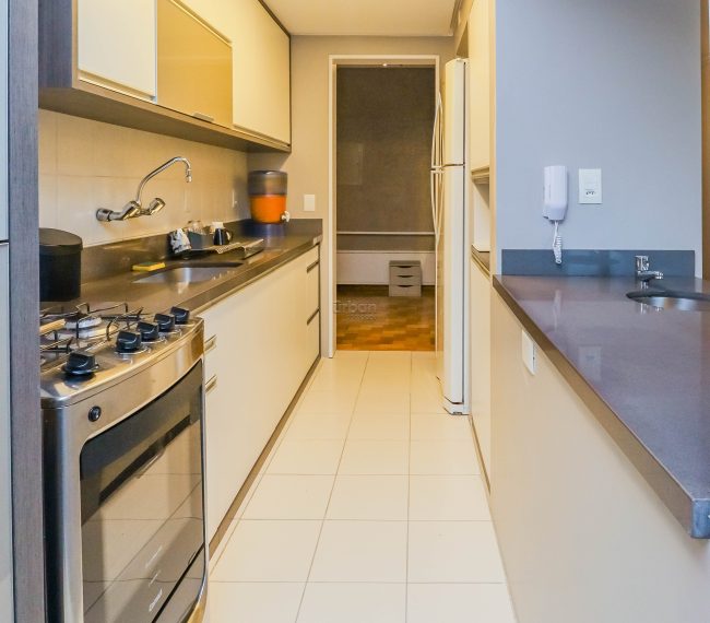 Apartamento com 82m², 3 quartos, 1 suíte, 2 vagas, no bairro Petrópolis em Porto Alegre