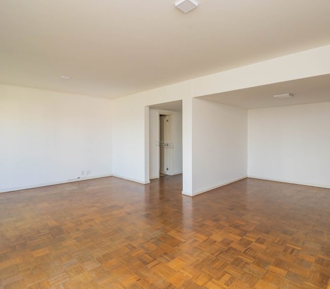 Apartamento com 166m², 3 quartos, 1 suíte, 2 vagas, no bairro Moinhos de Vento em Porto Alegre