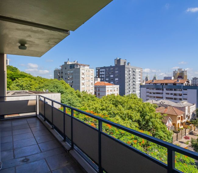 Apartamento com 166m², 3 quartos, 1 suíte, 2 vagas, no bairro Moinhos de Vento em Porto Alegre