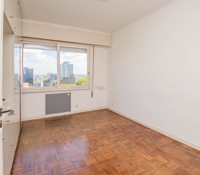 Apartamento com 166m², 3 quartos, 1 suíte, 2 vagas, no bairro Moinhos de Vento em Porto Alegre