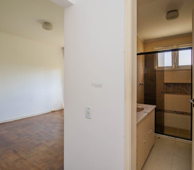 Apartamento com 166m², 3 quartos, 1 suíte, 2 vagas, no bairro Moinhos de Vento em Porto Alegre