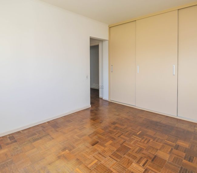 Apartamento com 166m², 3 quartos, 1 suíte, 2 vagas, no bairro Moinhos de Vento em Porto Alegre