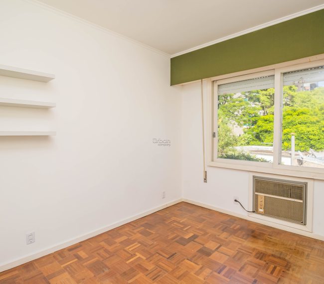 Apartamento com 166m², 3 quartos, 1 suíte, 2 vagas, no bairro Moinhos de Vento em Porto Alegre