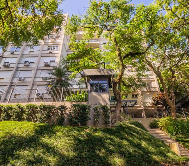 Apartamento com 166m², 3 quartos, 1 suíte, 2 vagas, no bairro Moinhos de Vento em Porto Alegre