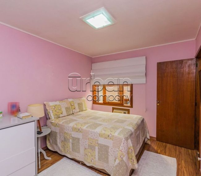 Casa com 180m², 4 quartos, 1 suíte, 2 vagas, no bairro Vila Ipiranga em Porto Alegre