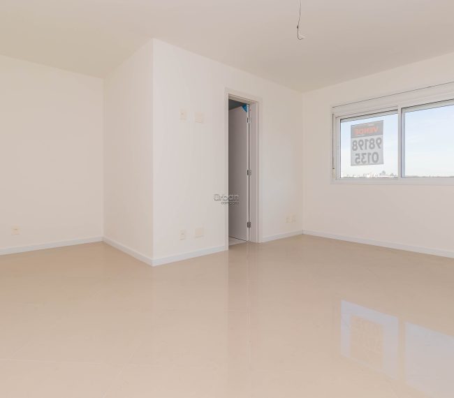 Apartamento com 115m², 3 quartos, 1 suíte, 4 vagas, no bairro Passo da Areia em Porto Alegre