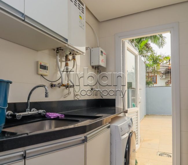 Casa com 258m², 3 quartos, 3 suítes, 4 vagas, no bairro Vila Ipiranga em Porto Alegre