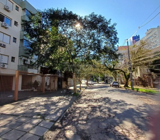 Apartamento com 82m², 3 quartos, 1 suíte, 1 vaga, no bairro Petrópolis em Porto Alegre