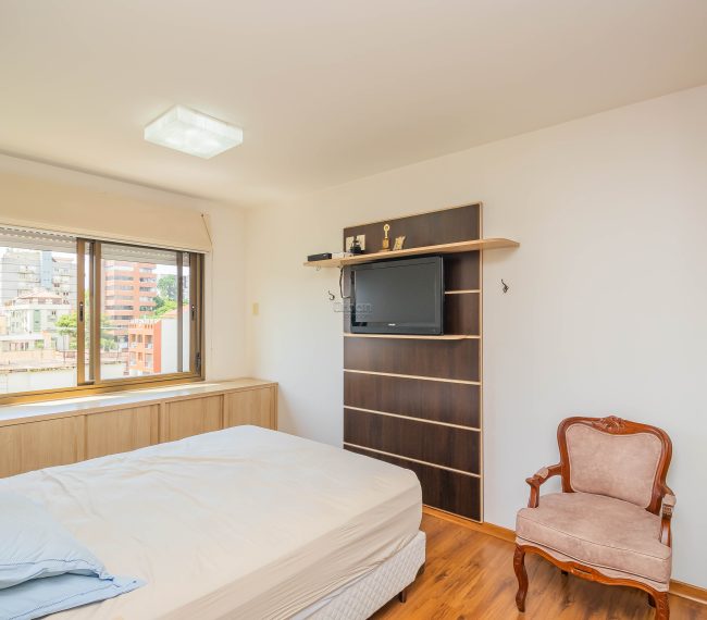 Apartamento com 114m², 3 quartos, 1 suíte, 2 vagas, no bairro Auxiliadora em Porto Alegre