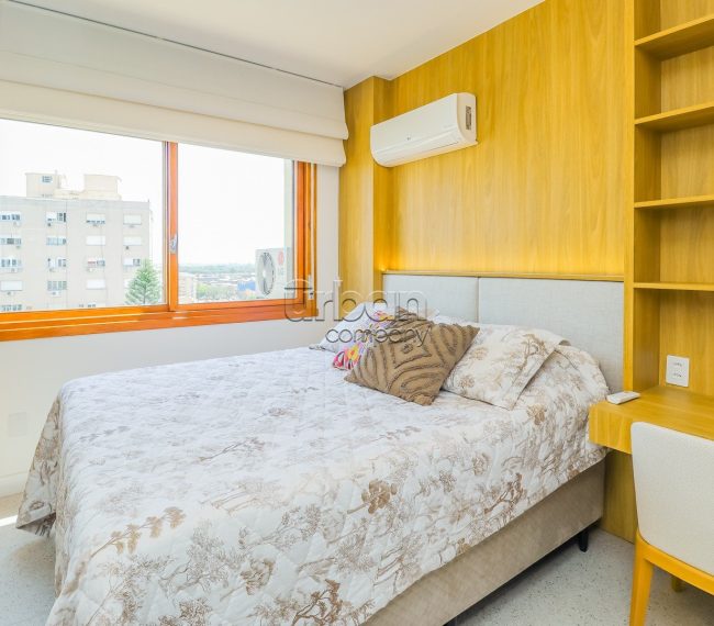 Apartamento com 133m², 3 quartos, 1 suíte, 2 vagas, no bairro Moinhos de Vento em Porto Alegre