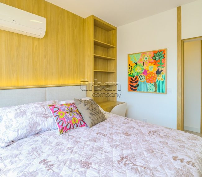 Apartamento com 133m², 3 quartos, 1 suíte, 2 vagas, no bairro Moinhos de Vento em Porto Alegre