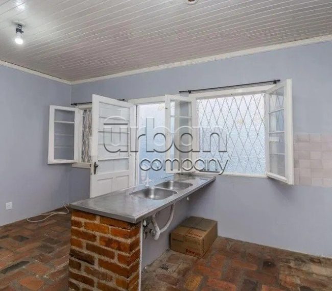 Casa com 270m², 3 quartos, 1 suíte, 2 vagas, no bairro Floresta em Porto Alegre