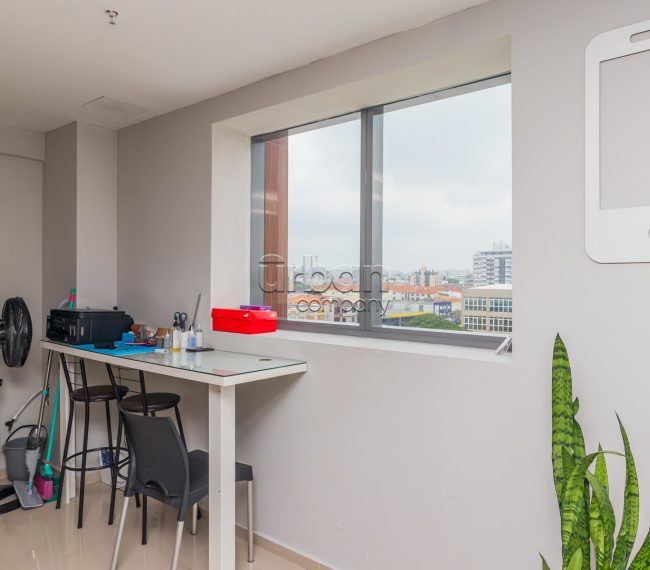 Sala com 24m², no bairro Jardim Lindóia em Porto Alegre