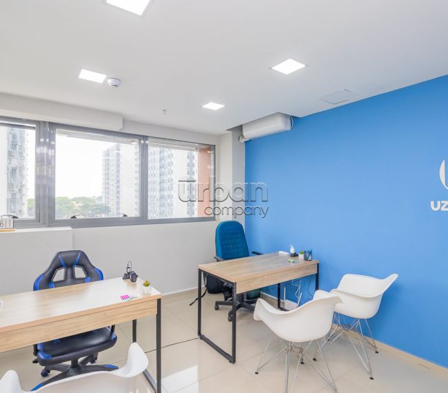 Sala com 24m², no bairro Jardim Lindóia em Porto Alegre