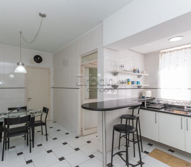 Apartamento com 167m², 3 quartos, 1 suíte, 1 vaga, no bairro Moinhos de Vento em Porto Alegre