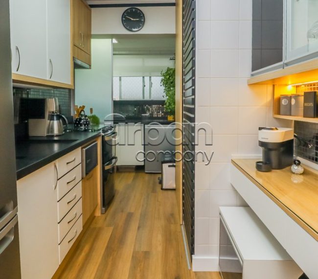 Apartamento com 70m², 2 quartos, 1 suíte, 1 vaga, no bairro Passo da Areia em Porto Alegre