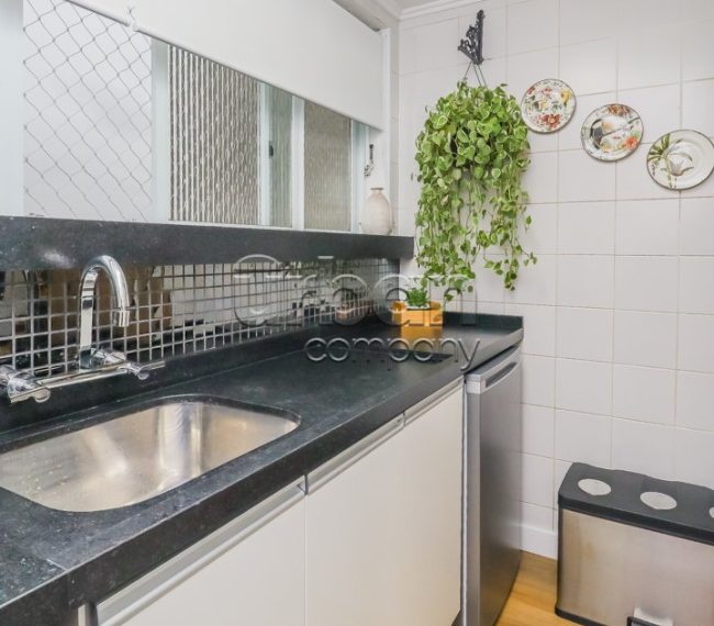 Apartamento com 70m², 2 quartos, 1 suíte, 1 vaga, no bairro Passo da Areia em Porto Alegre