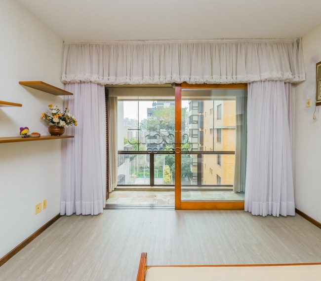 Apartamento com 315m², 3 quartos, 1 suíte, 2 vagas, no bairro Petrópolis em Porto Alegre