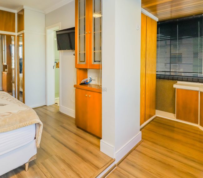 Apartamento com 101m², 2 quartos, 1 suíte, 1 vaga, no bairro Santana em Porto Alegre