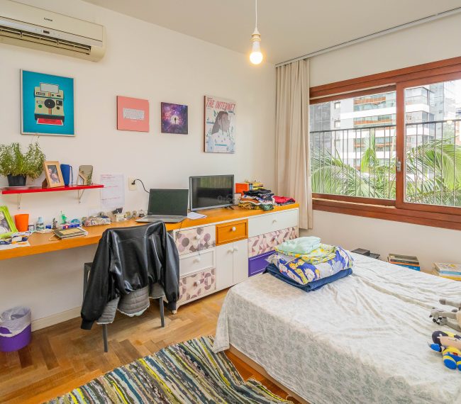 Apartamento com 174m², 3 quartos, 1 suíte, 2 vagas, no bairro Petrópolis em Porto Alegre