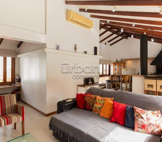 Casa com 293m², 4 quartos, 2 suítes, 3 vagas, no bairro Rio Branco em Porto Alegre