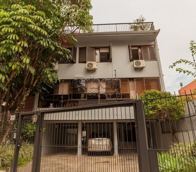 Casa com 293m², 4 quartos, 2 suítes, 3 vagas, no bairro Rio Branco em Porto Alegre