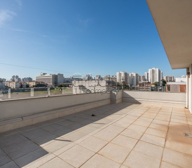 Prédio Comercial com 925m², 4 vagas, no bairro Passo da Areia em Porto Alegre