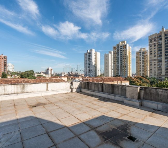 Prédio Comercial com 925m², 4 vagas, no bairro Passo da Areia em Porto Alegre