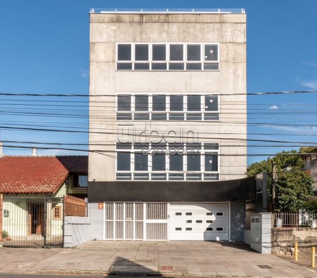 Prédio Comercial com 925m², 4 vagas, no bairro Passo da Areia em Porto Alegre