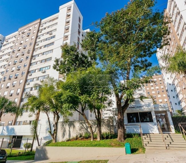 Apartamento com 54m², 2 quartos, 1 vaga, no bairro Passo da Areia em Porto Alegre