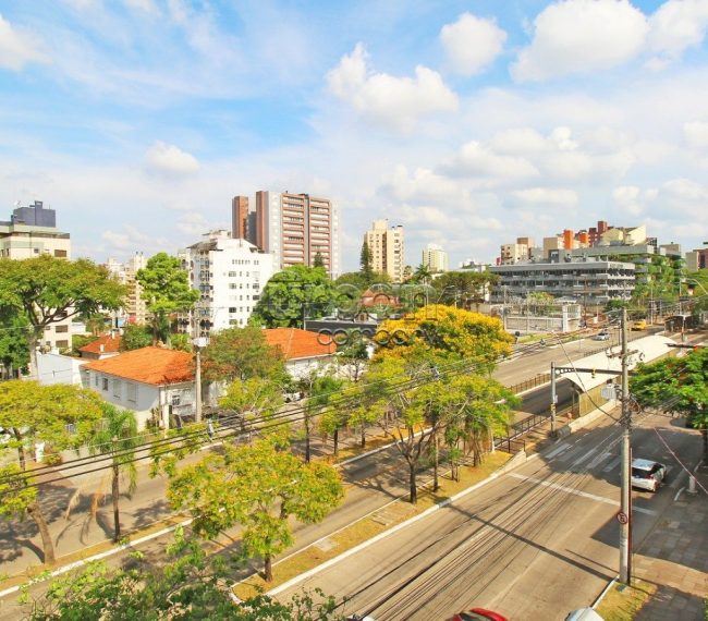 Cobertura com 224m², 4 quartos, 1 suíte, 2 vagas, no bairro São João em Porto Alegre