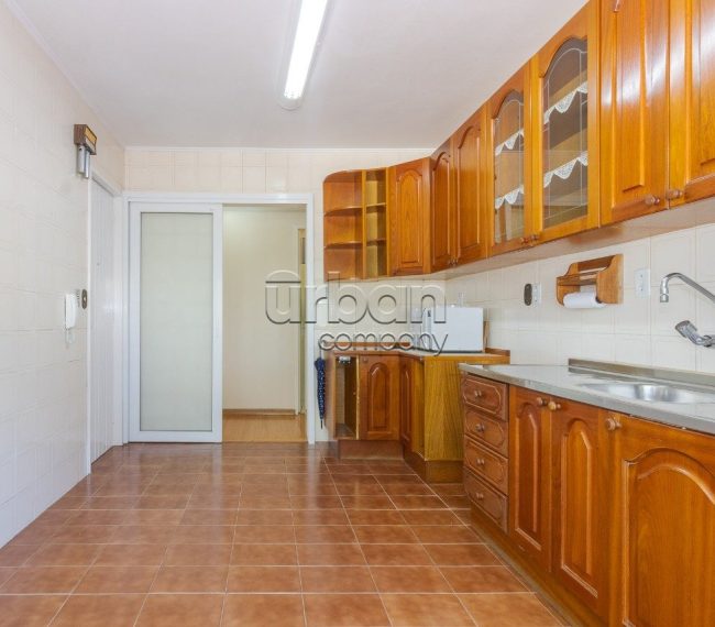 Apartamento com 136m², 4 quartos, 1 suíte, 4 vagas, no bairro Petrópolis em Porto Alegre