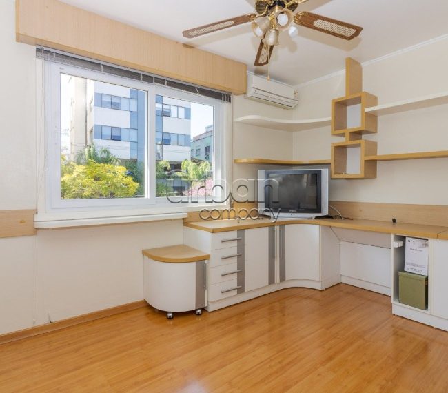 Apartamento com 136m², 4 quartos, 1 suíte, 4 vagas, no bairro Petrópolis em Porto Alegre